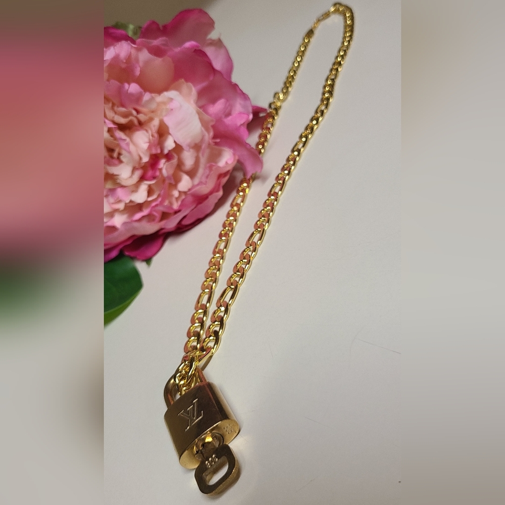 #308🔥 Louis Vuitton Lock And Key with gp Chain - Picture 6 of 12